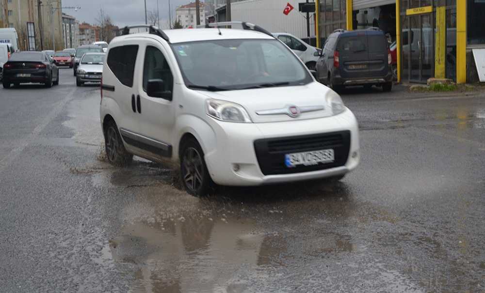 Böyle Yol Olursa, Araçlar Sanayiden Çıkamaz!