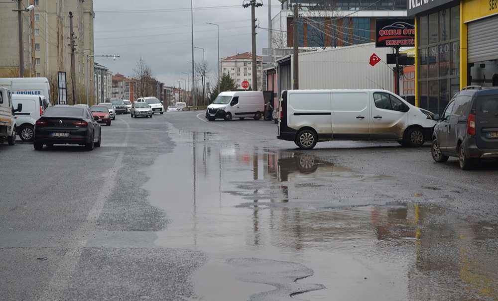 Böyle Yol Olursa, Araçlar Sanayiden Çıkamaz!