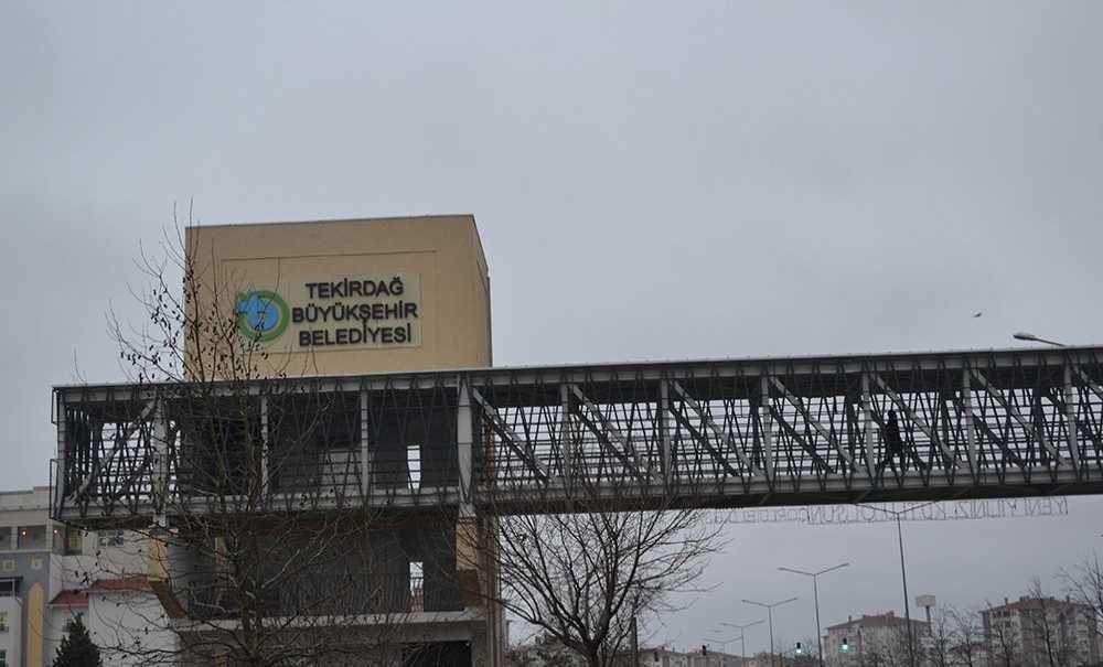 Üst Geçidin Yazıları Düzeltildi