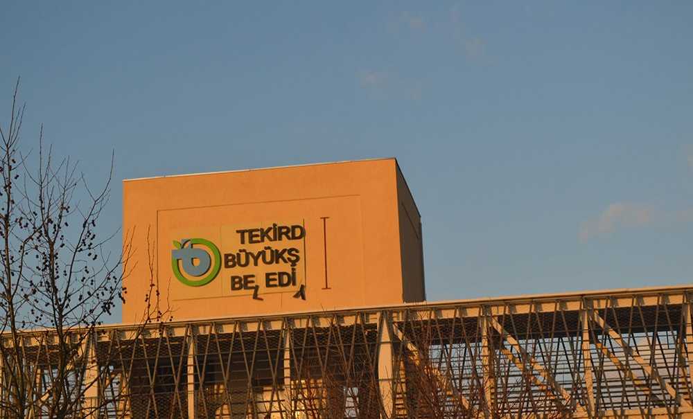 Üst Geçidin Yazıları Düzeltildi