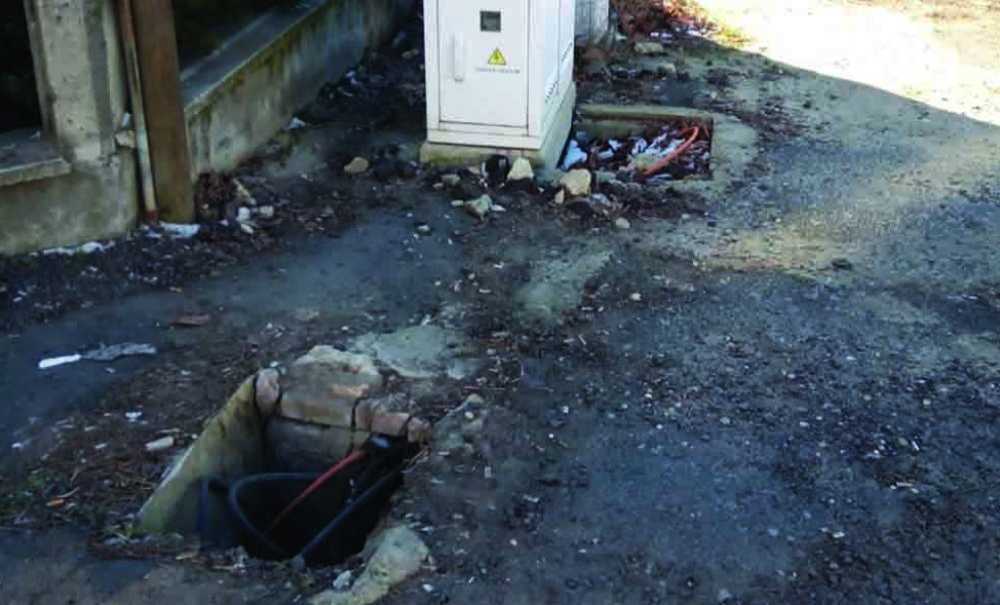 Tenis Kafe'nin Etrafı Delik Deşik!