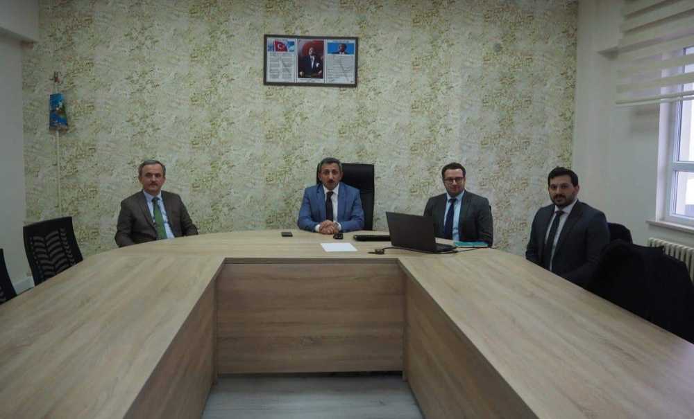 Müdür Erdoğan'a Sunum Yapıtılar