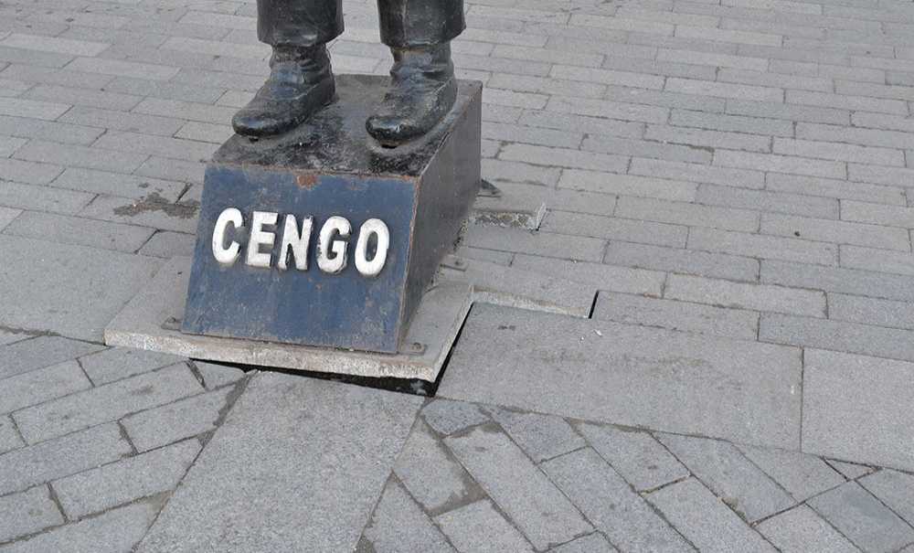 Cengo'nun Heykeline Hırsızlar Musallat Oldu!