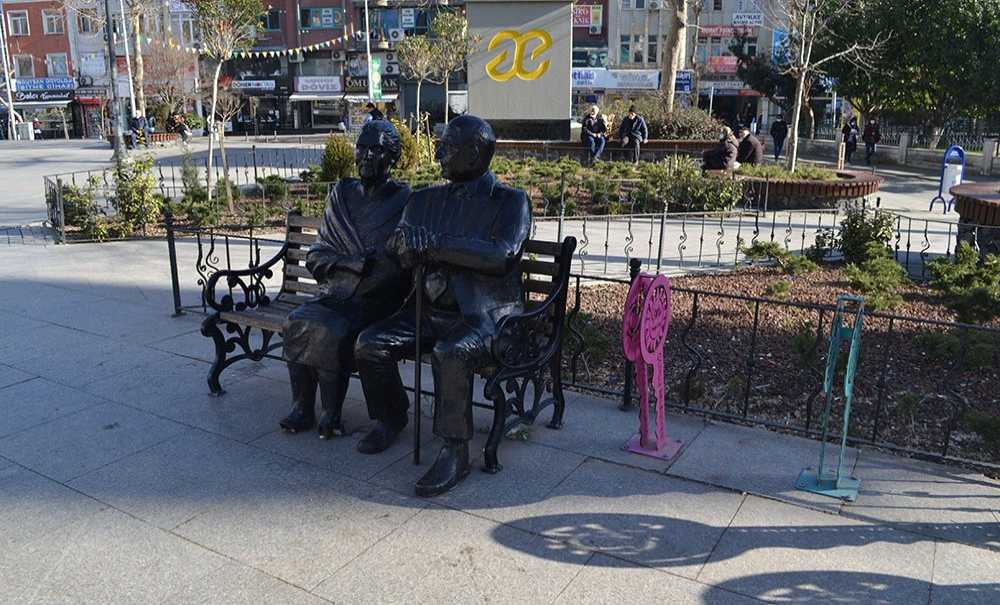 Cengo'nun Heykeline Hırsızlar Musallat Oldu!