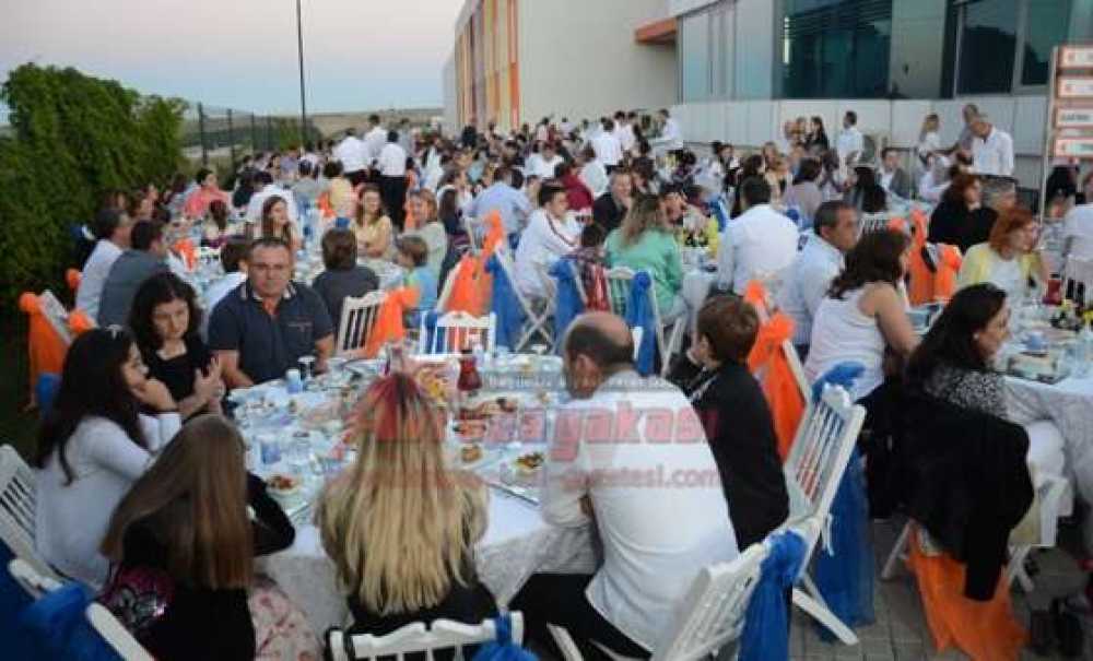 Aka Koleji'nden İftar Yemeği