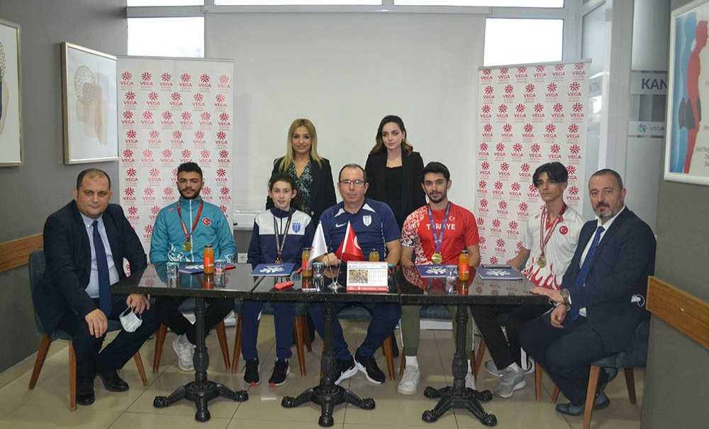 Şampiyon Sporculara Vega Hospital Sponsor Oldu