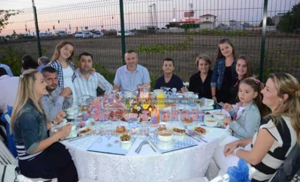 Aka Koleji'nden İftar Yemeği