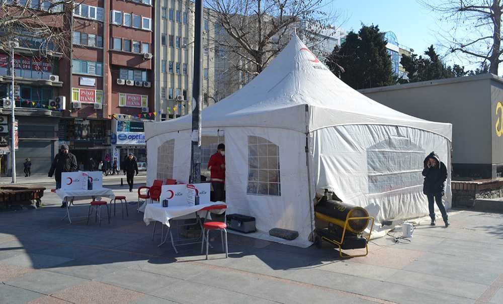 Kızılay Kan Bağışına Devam Ediyor