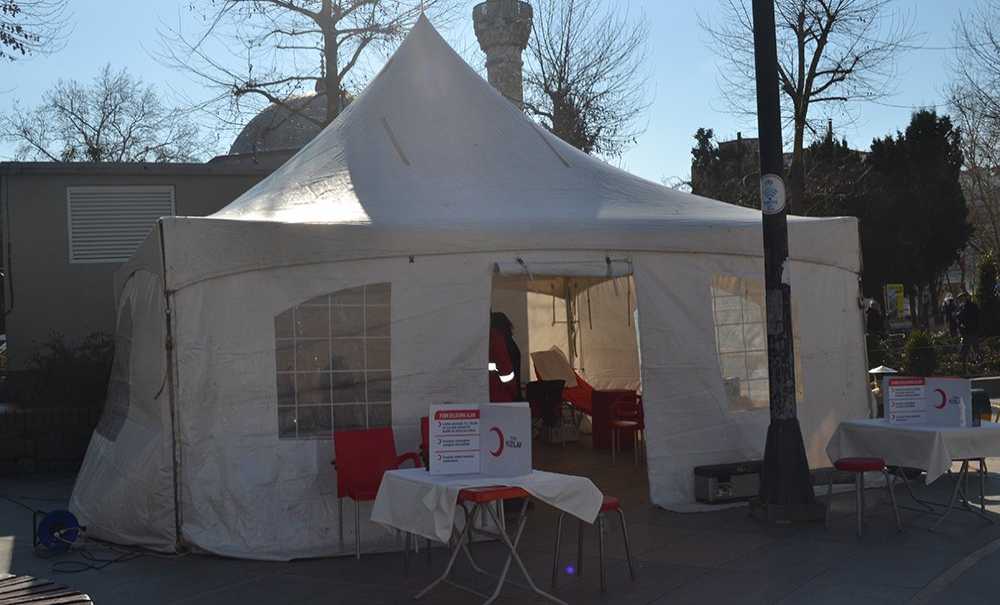 Kızılay Kan Bağışına Devam Ediyor