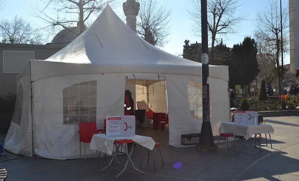 Kızılay Kan Bağışına Devam Ediyor