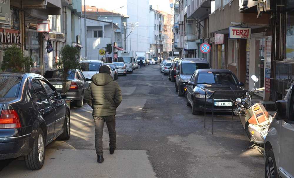 Hem Kaldırımlara Hem De Yollara Vatandaş Tepki Gösterdi