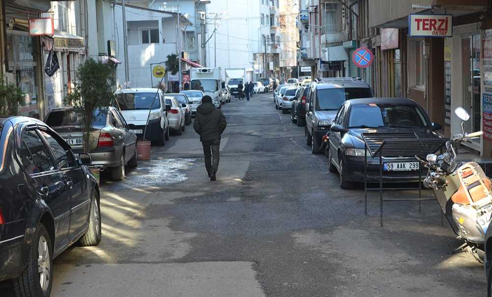Hem Kaldırımlara Hem De Yollara Vatandaş Tepki Gösterdi
