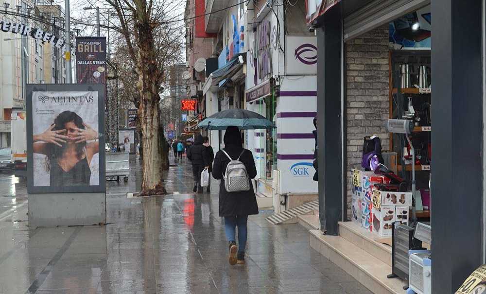 Çorlu'da Soğuk Hava Ve Sağanak Yağış Etkili Oldu