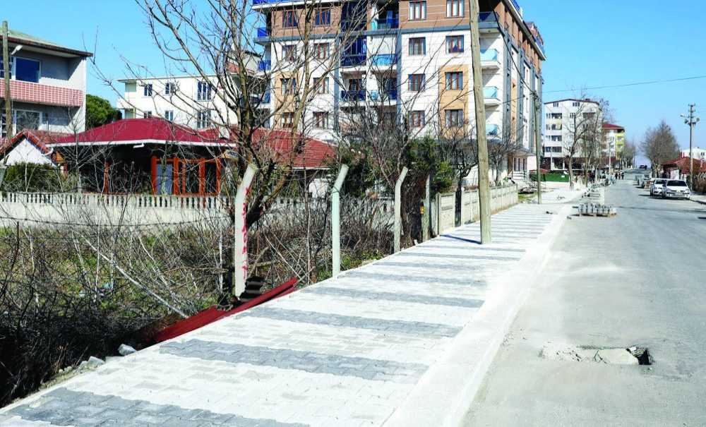 Parke Taş Çalışmaları Devam Ediyor