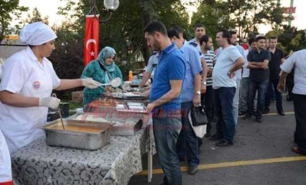 Çorlu Emniyet Müdürlüğü'nden İftar Yemeği