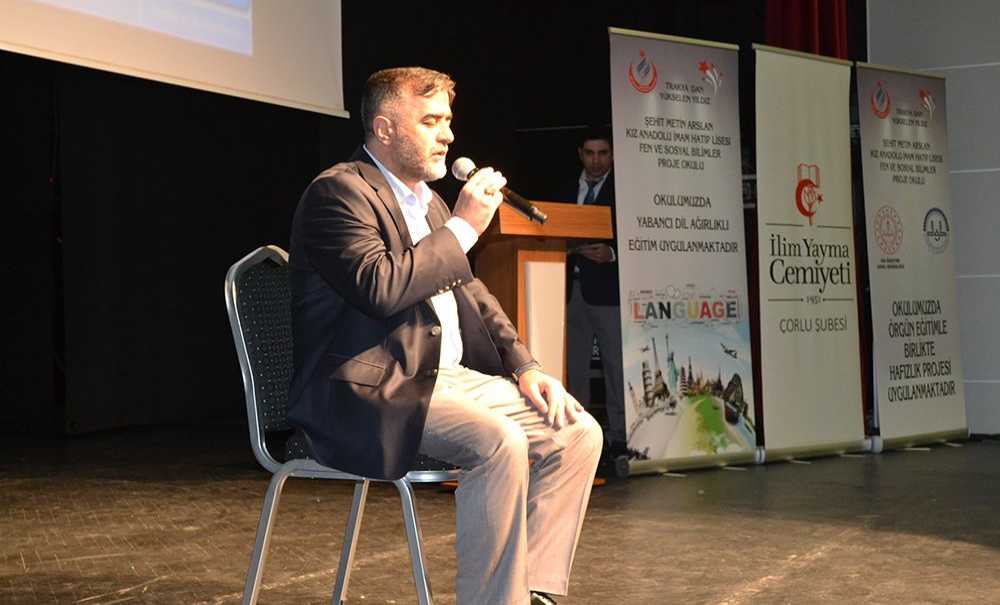 Aile İçi İletişimin Mutluluğa Katkısı Konuşuldu