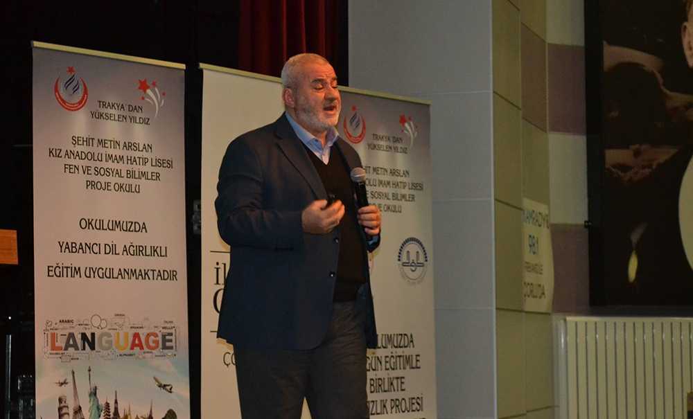 Aile İçi İletişimin Mutluluğa Katkısı Konuşuldu