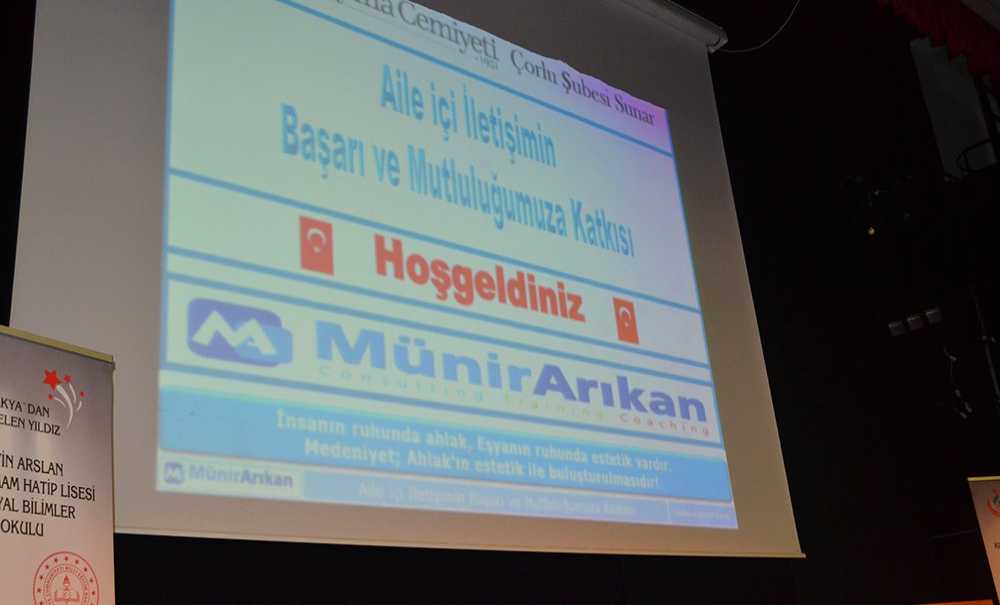 Aile İçi İletişimin Mutluluğa Katkısı Konuşuldu