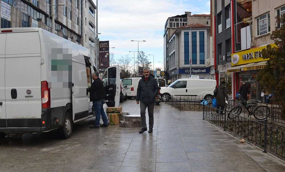 Kaldırımlar Yük Boşaltma Yeri Oldu