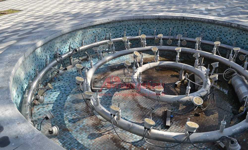 Vatandaşlar Havuzun Çalışmamasına Tepki Gösterdi