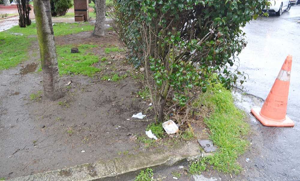 Parkın Pisliği Dikkat Çekiyor