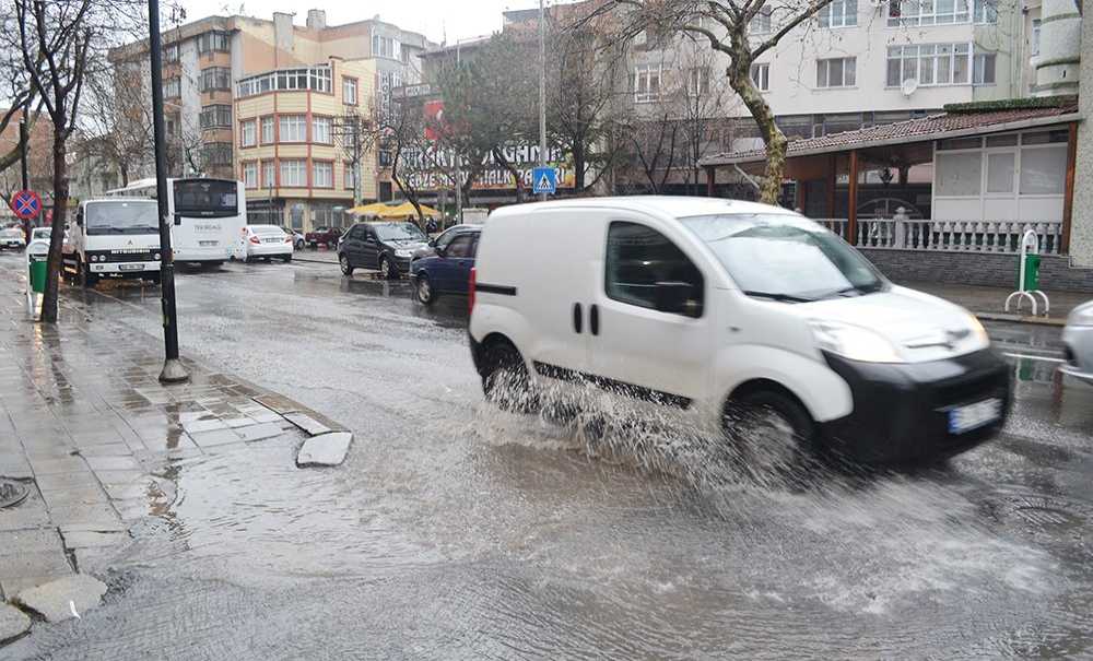 Teski̇ Sadece Seyrediyor!