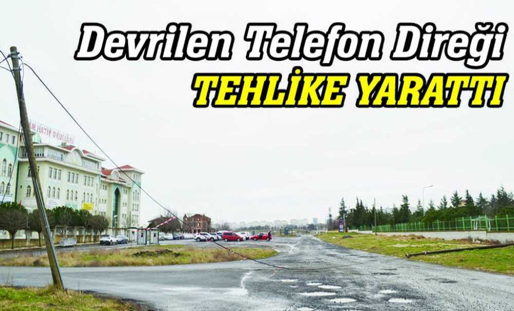 Devrilen Telefon Direği Tehlike Yarattı