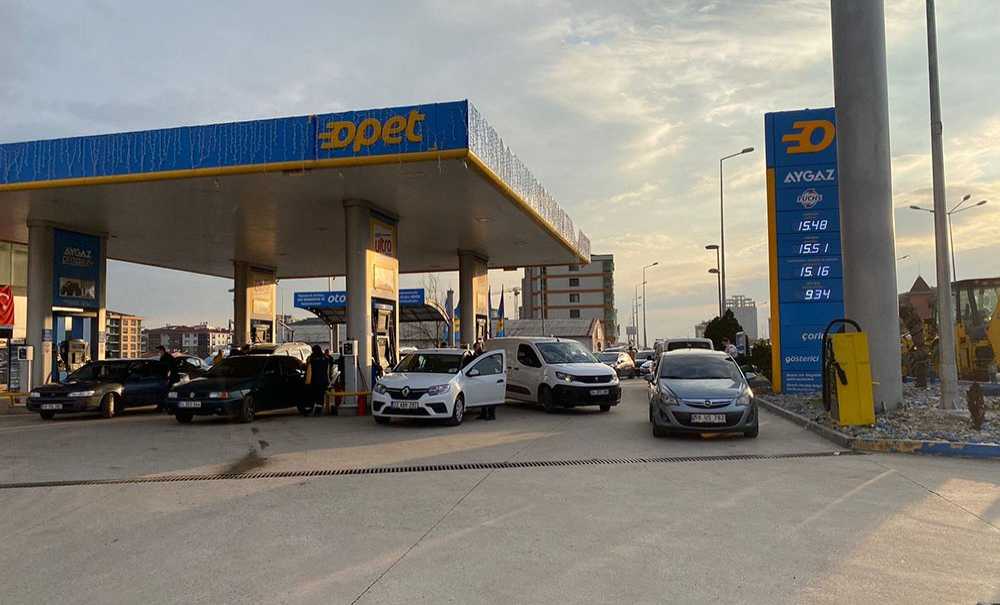 Benzinliklerde Akaryakıt Kuyruğu