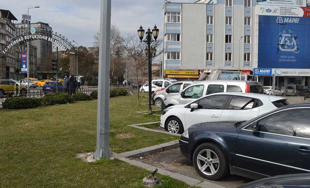 Aydınlatma Direklerini Kırmışlar