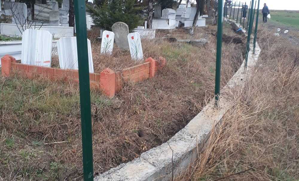 Mezarlığı Soydular!