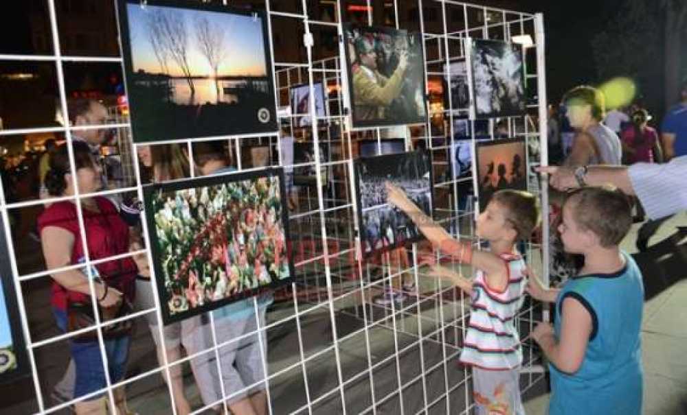 Fotoğraf Sergisi Atatürk Meydanı'nda