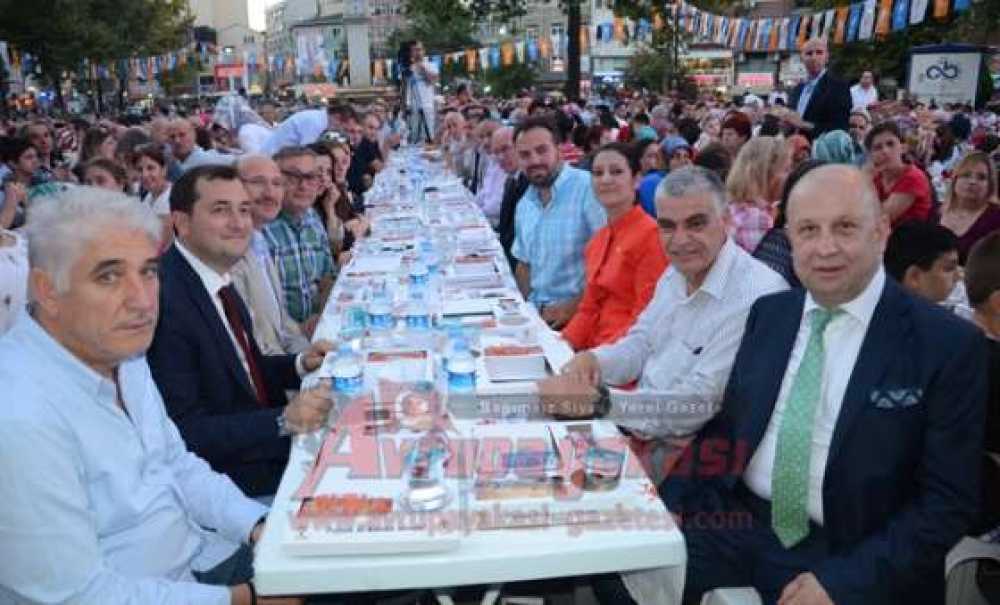 Ak Parti`den 8 Bin Kişilik İftar