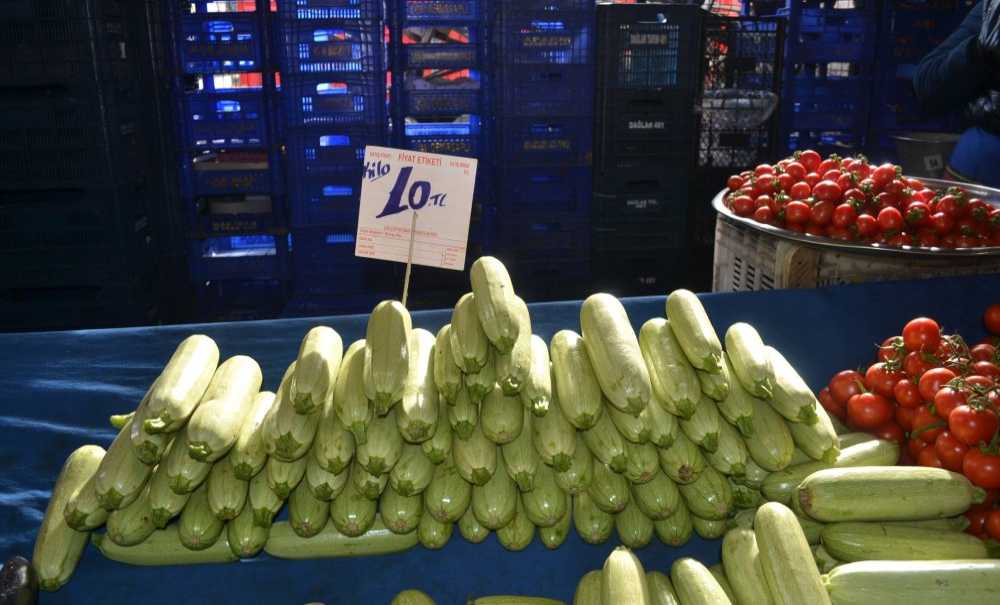 Pazarda Fiyatlar Yarı Yarıya Düştü