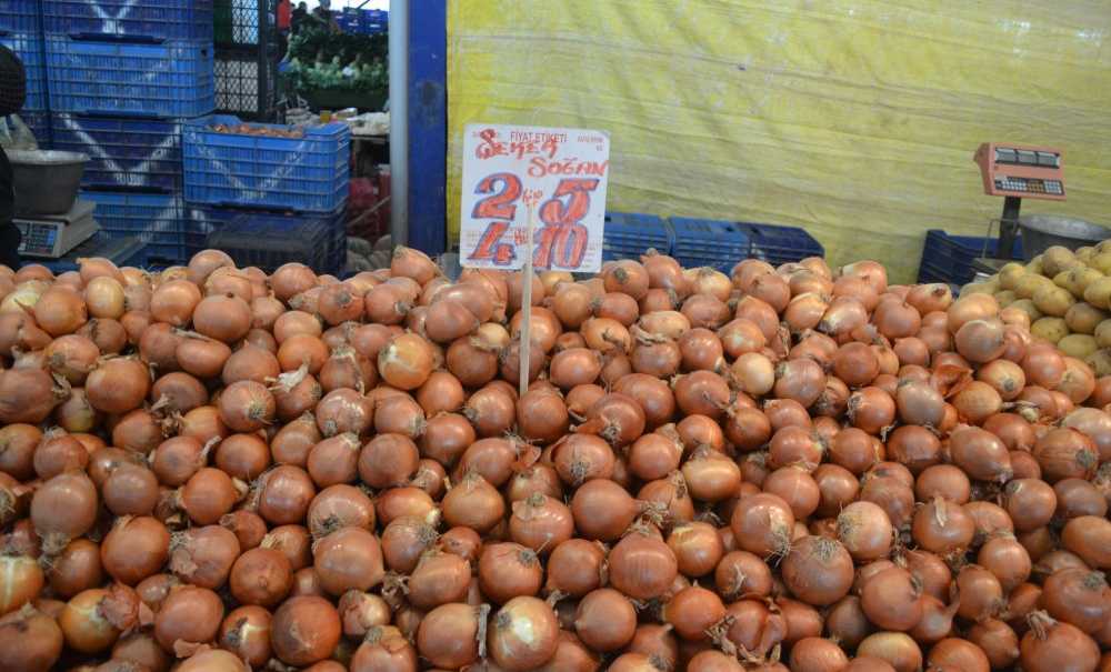 Pazarda Fiyatlar Yarı Yarıya Düştü