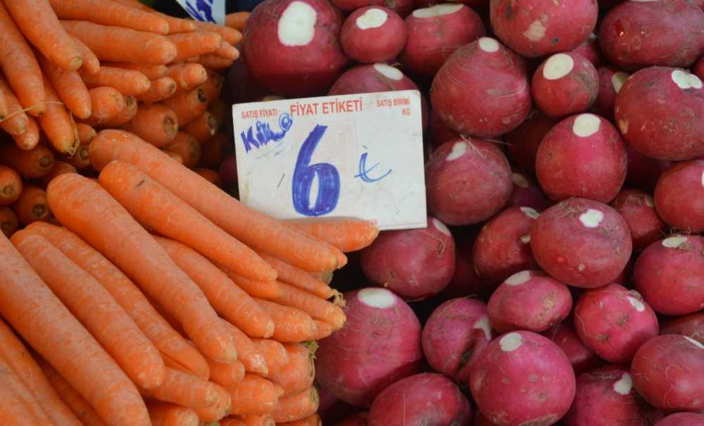 Pazarda Fiyatlar Yarı Yarıya Düştü