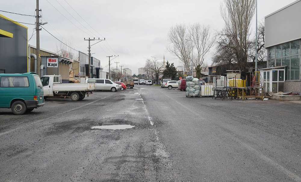 Sanayinin Yolları Esnafı Canından Bezdirdi