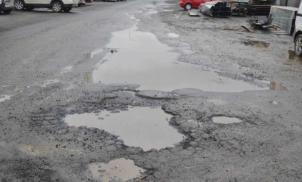 Sanayinin Yolları Esnafı Canından Bezdirdi