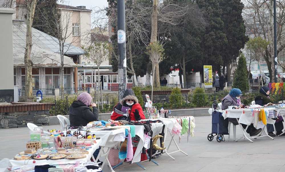 8 Martta Kadınlar Soğuktan Titredi