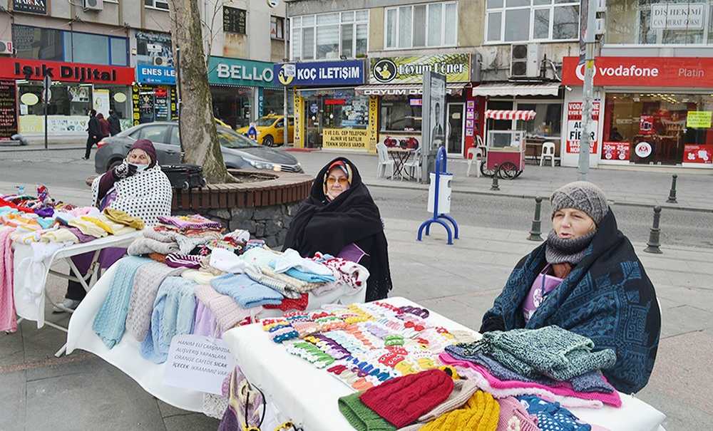 8 Martta Kadınlar Soğuktan Titredi