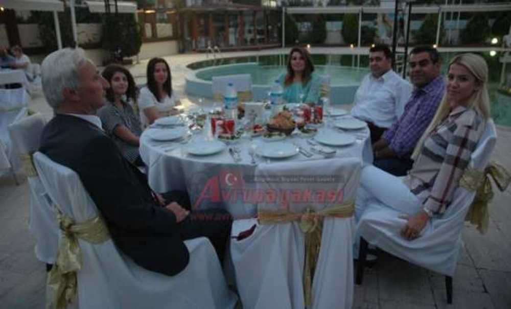 İşadamı Birol Çelik`ten İftar Yemeği
