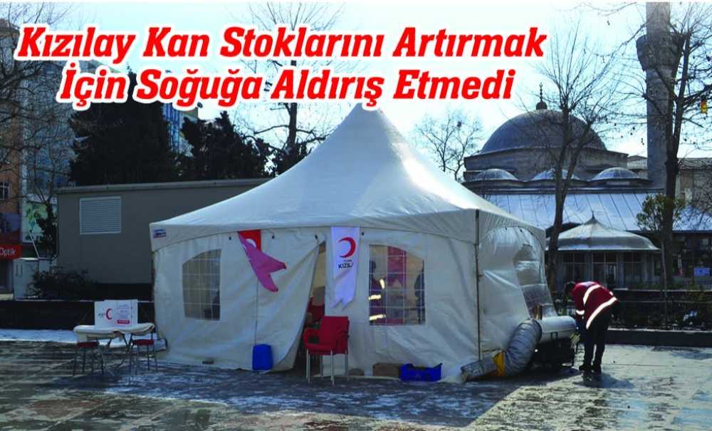 Kızılay Kan Stoklarını Artırmak İçin Soğuğa Aldırış Etmedi