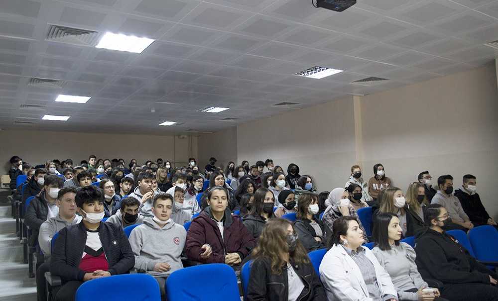 Gazeteciler Öğrencilere Mesleklerini Anlattı