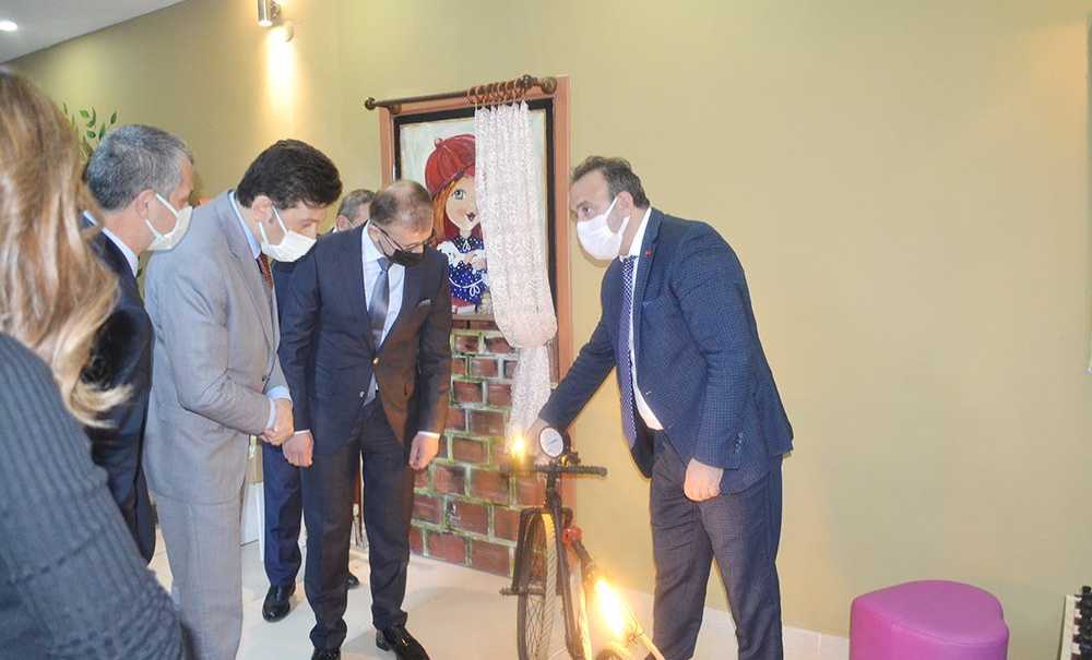 Geri Dönüşüm Kütüphanesi Açıldı