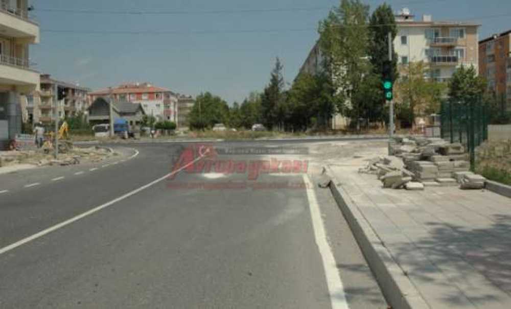 Bülent Ecevit Bulvarına Yeni Işıklı Kavşak