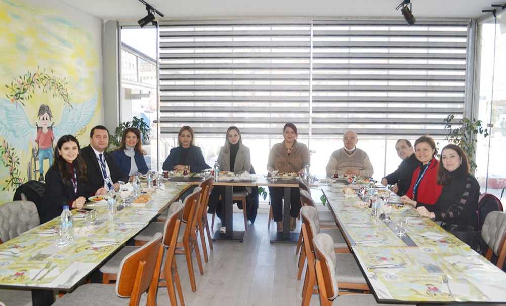 Özel Hastane Çalışanları Kahvaltıda Bir Araya Geldi