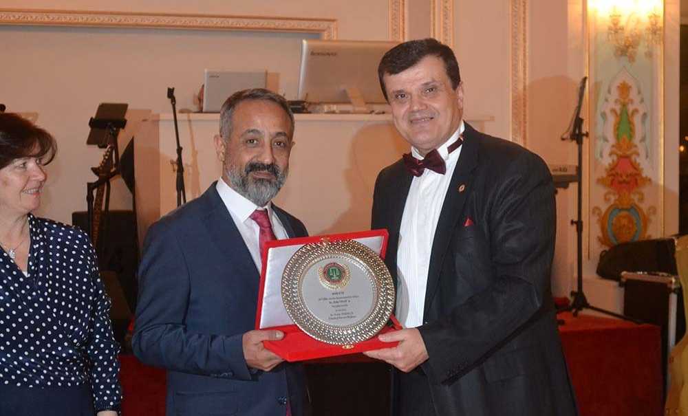 “Cumhuriyete Ve Atatürk'e Bağlıyız”