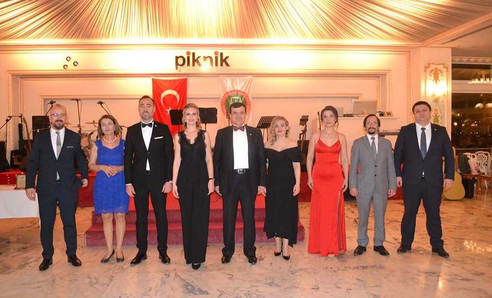 “Cumhuriyete Ve Atatürk'e Bağlıyız”