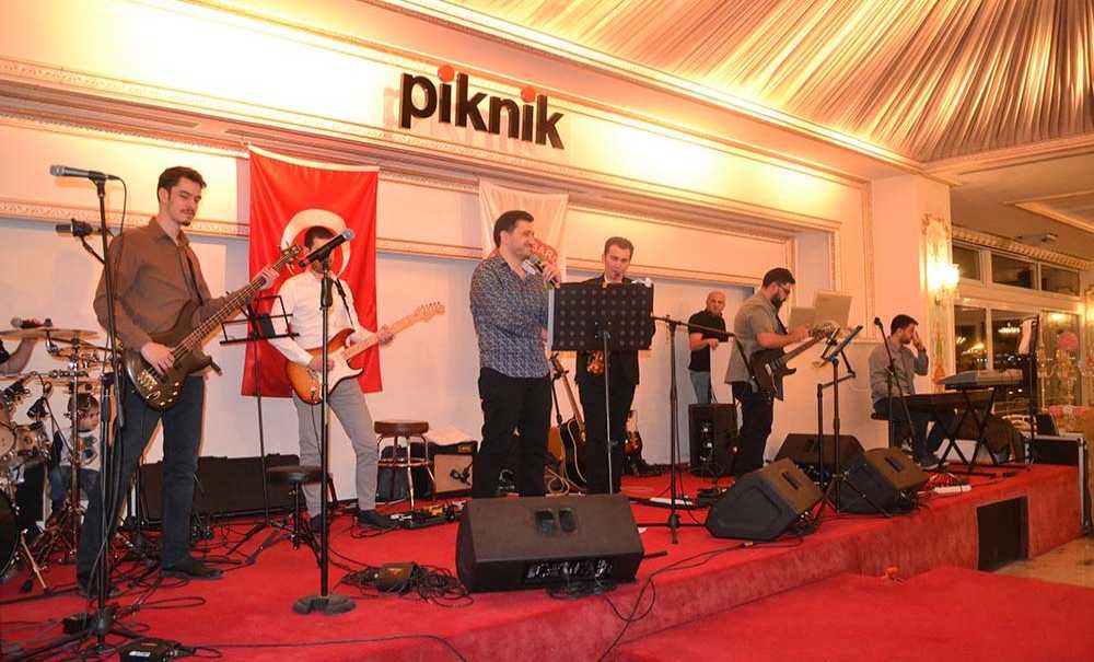 “Cumhuriyete Ve Atatürk'e Bağlıyız”