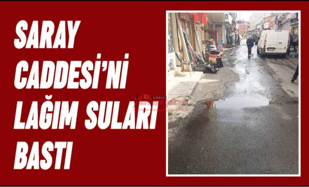 Saray Caddesi'ni Lağım Suları Bastı