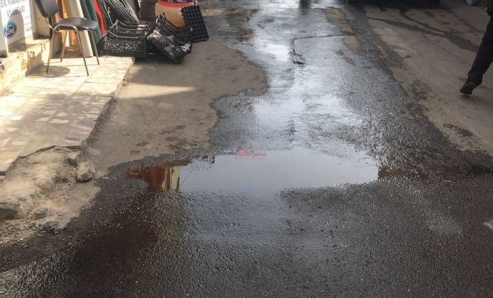 Saray Caddesi'ni Lağım Suları Bastı